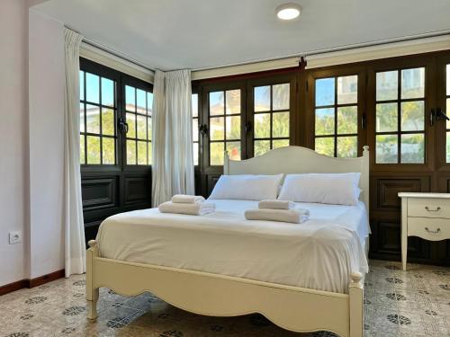 a bedroom with a white bed with two towels on it at Esperanza in Tacoronte