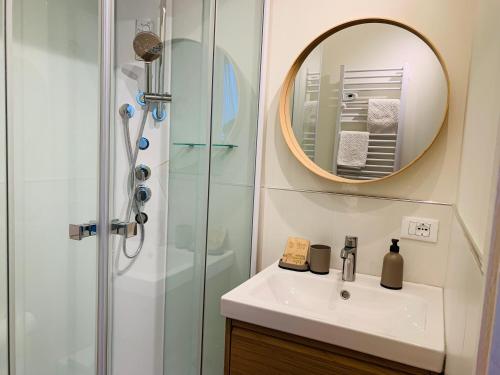 a bathroom with a shower and a sink and a mirror at B&B Casa Silingardi in Bagnolo San Vito