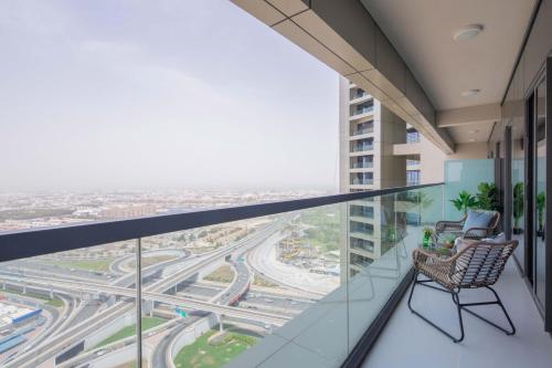 Frank Porter - Aykon City Tower C