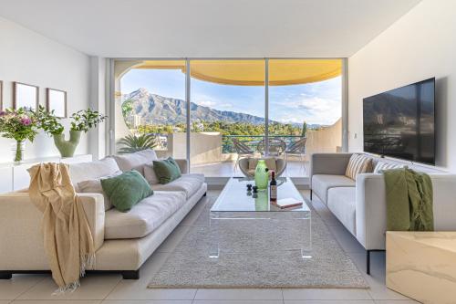 Panoramic La Concha Views, Stylish 3BR, 5min to Banús