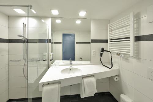 Kúpeľňa v ubytovaní qubixx stadtmittehotel