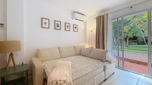 Bahamas Modern Apartment in Burriana by South Costa