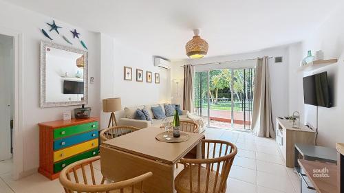 Bahamas Modern Apartment in Burriana by South Costa