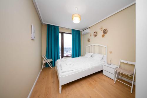 Sunny 1BR with Balcony