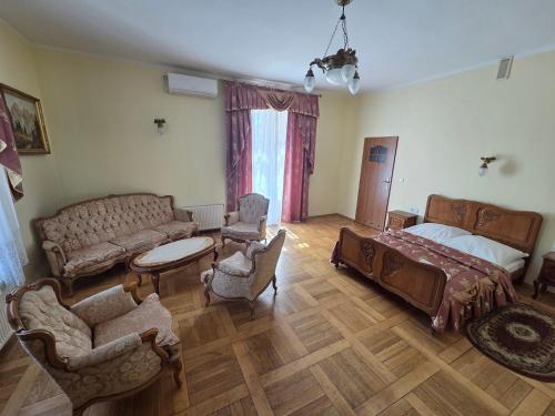 a living room with a bed and a couch at Pałac Makowice in Świdnica