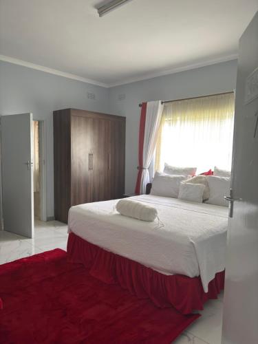 Llit o llits en una habitació de Apoka Lodge