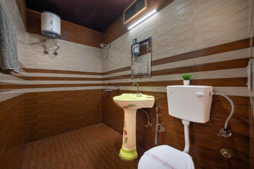 a small bathroom with a toilet and a sink at The Starlight Hotel Kasauli by Splendid Retreat Hotels in Kasauli