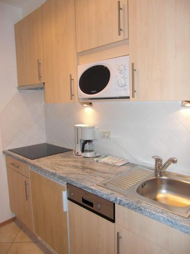 a kitchen with a sink and a microwave at Ferienwohnungen Niederhof in Lana