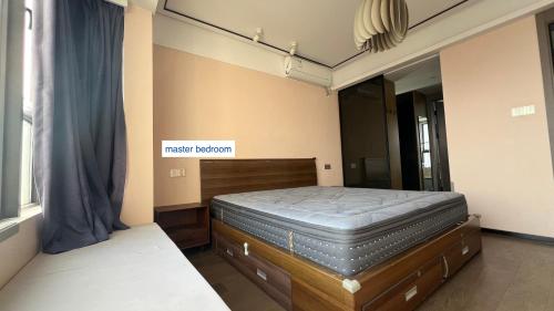 a bedroom with a mattestation sign on the wall at Family-friendly apartment in Dongguan