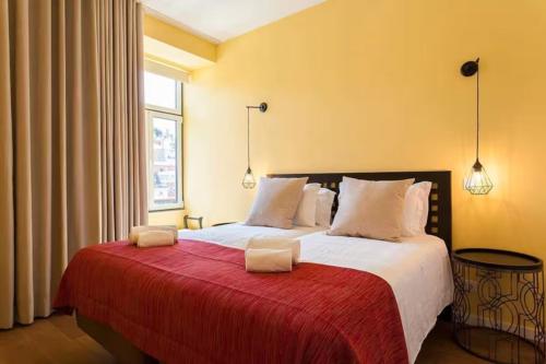 Hostee - Sublime 2BR Apt on Restauradores Sq