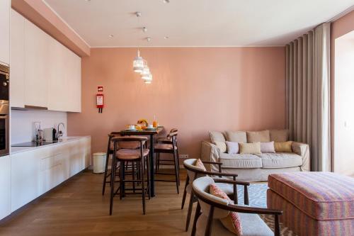 Hostee - Sublime 2BR Apt on Restauradores Sq