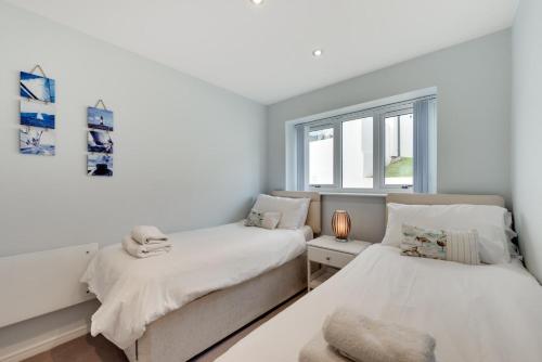 a bedroom with two beds and a window at 2 Bed in Brixham oc-bc157 in Brixham