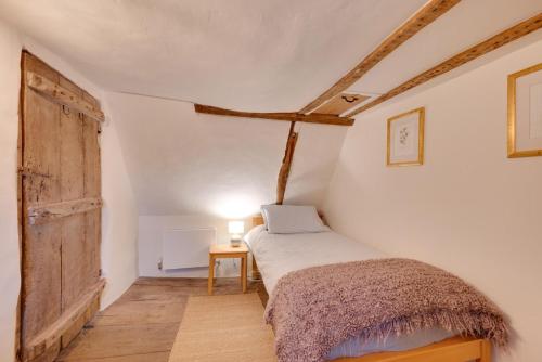 a bedroom with a bed and a wooden floor at 2 Bed in Saxtead oc-pera in Saxtead