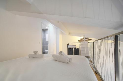 FRGK "24 AOUT 1 Mezzanine Bedroom Apartment Center Antibes AC WIFI HIGH SPEED "