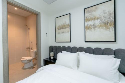 a bedroom with a large bed with white pillows at Nasma Luxury Stays - Opulent family escape in coastal community in Ras al Khaimah