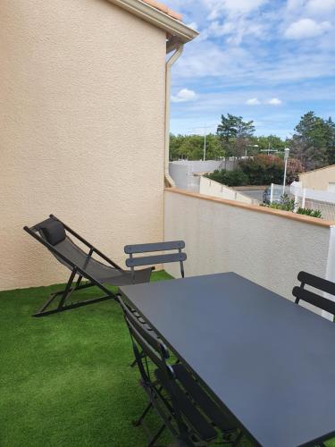 Superbe T2 mezzanie, 200m du village naturiste, clim, wifi, piscine