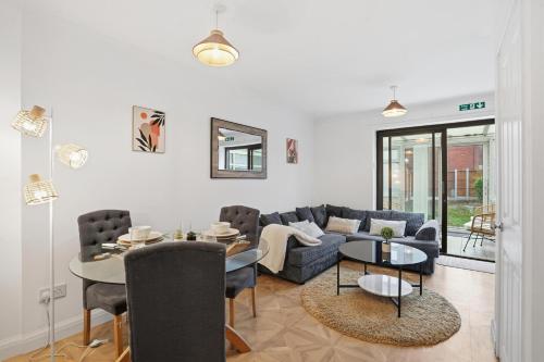 a living room with a couch and a table at Modern Refurbished 2 Bed House Ideal for Business & Families in Newton Road Station