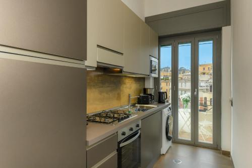 Luce di Roma top floor apartment near Vatican