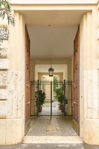 Luce di Roma top floor apartment near Vatican