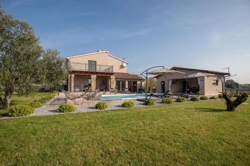 Modern Villa Matuzzi by Istrabook