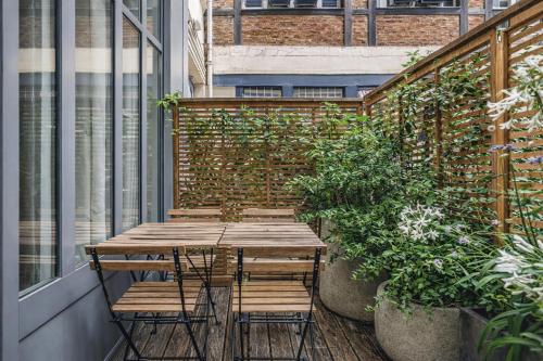 Elegant Triplex with Terrace & AC - Perfect for 6 Guests