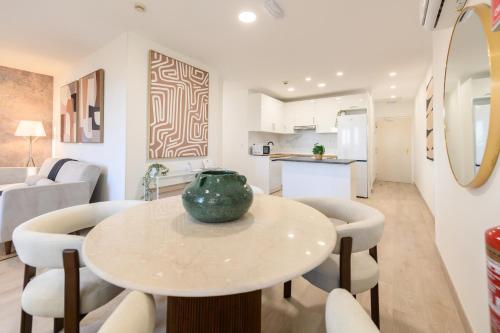 ABR1710B - Amplio piso de Lujo 2 dormitorios, ambos con terraza y 2 baños - Alquiler temporal