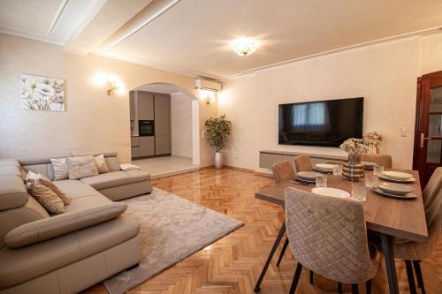 Villa Rose 1