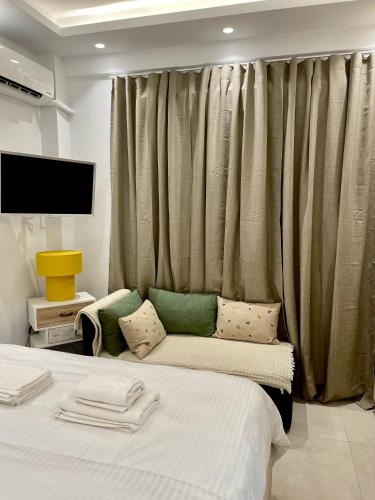 Llit o llits en una habitació de Athenee Riviera