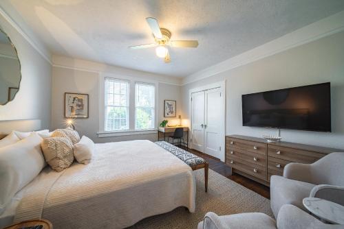 a bedroom with a bed and a flat screen tv at Cozy house 15 mins to Fort Benning in Central Columbus in Columbus