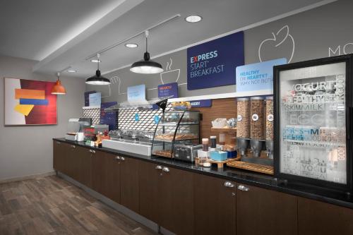 a store with a checkout counter in a store at Holiday Inn Express Fargo - West Acres by IHG in Fargo