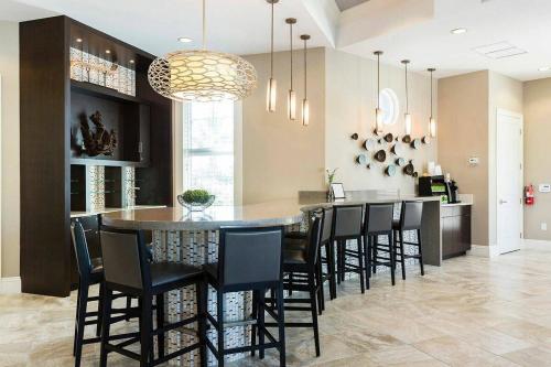 Recently Renovated 5BR house with Private Pool & Resort Amenities photo 6
