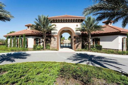 Recently Renovated 5BR house with Private Pool & Resort Amenities photo 47