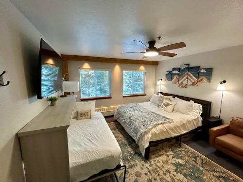 a bedroom with a bed and a ceiling fan at The Meadows- Charming 1BD2BA Ski Condo in Kirkwood