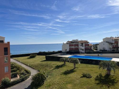 Studio cabine avec piscine, parking, climatisation et animaux admis