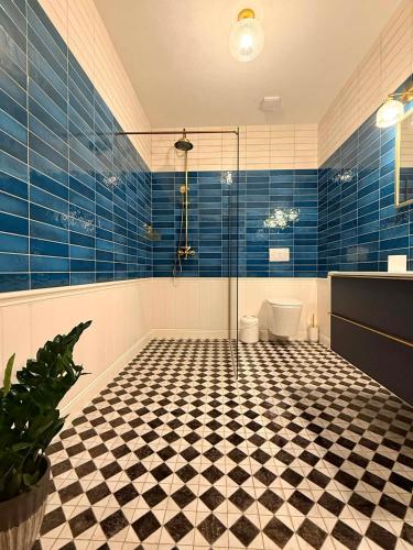 a bathroom with a black and white checkered floor at Noclegi u Ewy in Witów