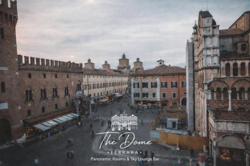 widok na miasto ze szczytu budynku w obiekcie THE DOME - Panoramic Rooms w mieście Ferrara