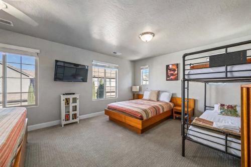 a bedroom with two bunk beds and a tv at Adventures Base! Family Friendly w heated community pool in Washington