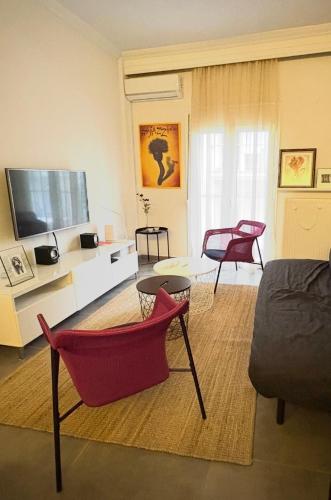 Stylish & Bright 2BR in Central Thessaloniki - Walk Everywhere - Near HELEXPO