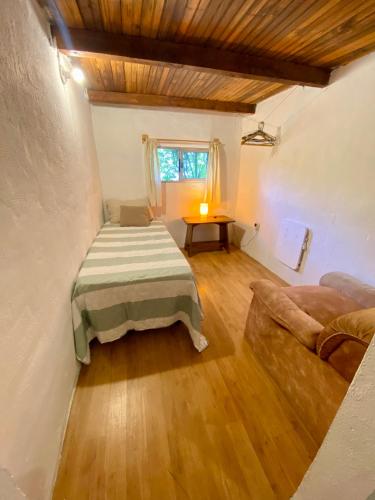 a bedroom with a bed and a couch in a room at Lagomar Casa tipo loft in Ciudad de la Costa
