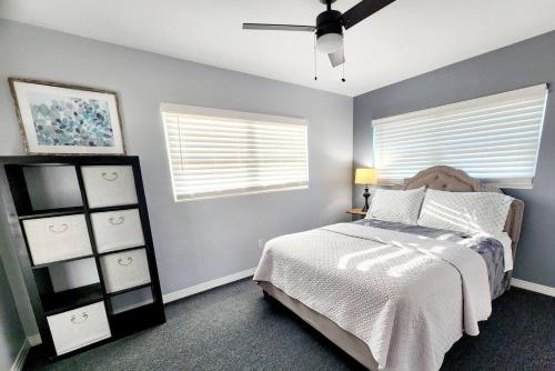 a bedroom with a bed and a ceiling fan at Blue Door House in Lakeland