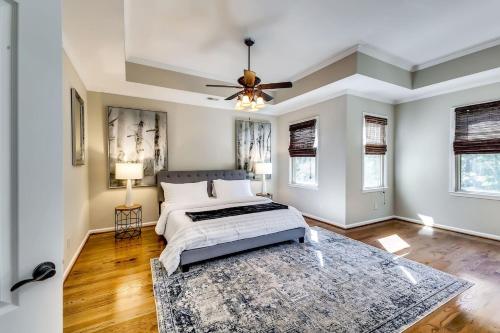 a bedroom with a bed and a ceiling fan at 6BD55B,BrookhavenSleeps 12,Big yard,w poolGate in Atlanta