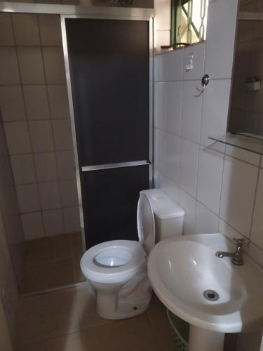 a bathroom with a toilet and a sink at Casa de Campo com piscina in Mairinque