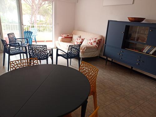 Appartement dans résidence sécurisée avec terrasse vue mer et accès direct plage