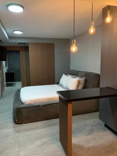 a bedroom with a bed and a desk in it at Suite acogedor in Mexico City