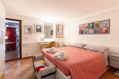 Movie Star Apartment with garden