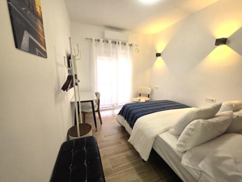 202 Urban Studio Kitchenette & Private Bathroom