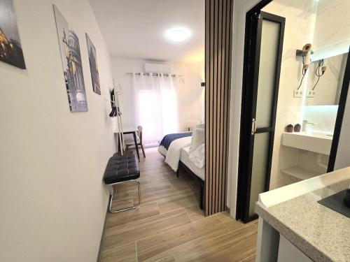 202 Urban Studio Kitchenette & Private Bathroom