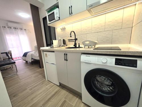 202 Urban Studio Kitchenette & Private Bathroom