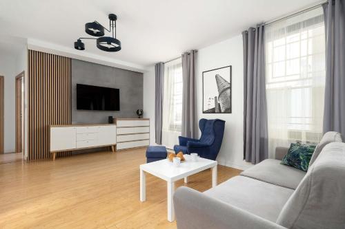 Unique Two Bedroom Apartment Perfect for Remote Work by Noclegi Renters