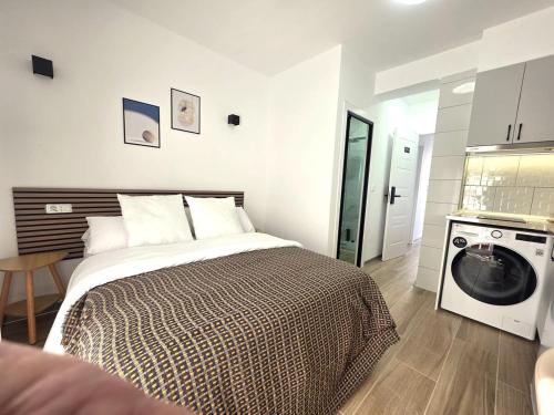 203 Studio with Kitchenette & Private Bath